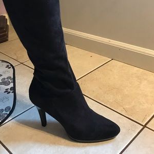 Tahari suede 8 boots new